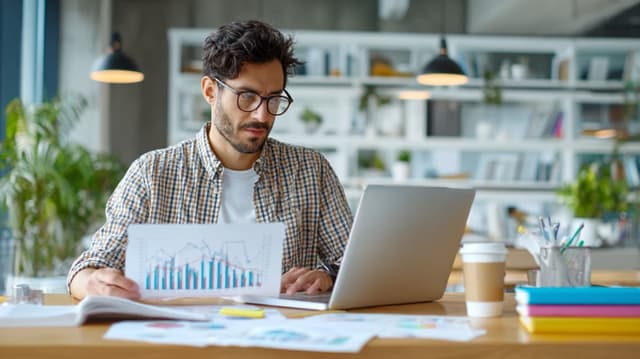 Estudiar Finanzas en línea: ¿Universidad Uk, UNITEC o UTEL?