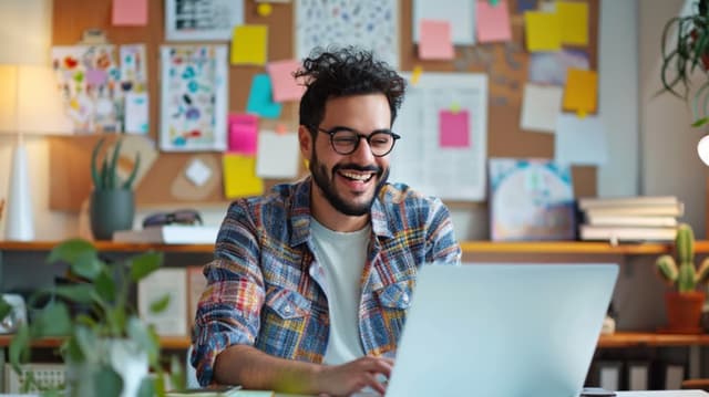 Estudiar Marketing en línea: ¿Universidad Uk, UNITEC o UTEL?